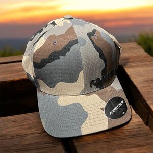 New KUIAU mens camo Flexfit Delta hat size L/XL